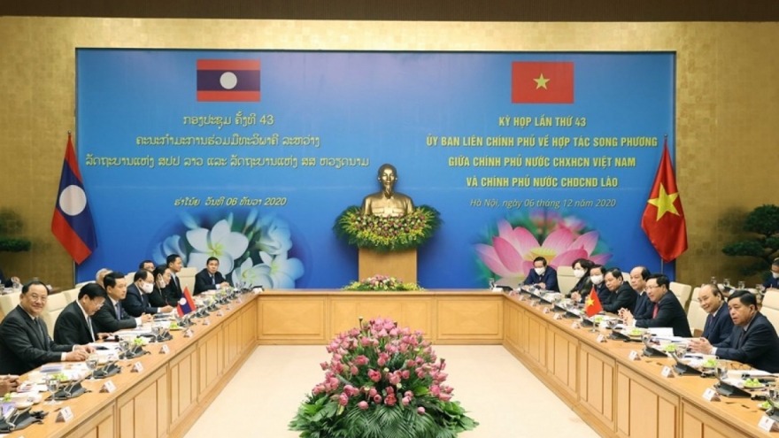 Vietnam, Laos sign 17 cooperation agreements at 43rd Inter-governmental Committee session